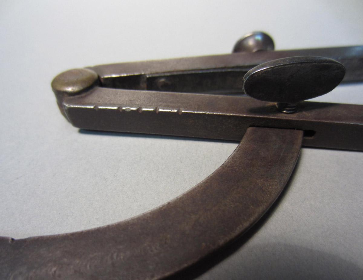 1986.0050.246 Dividers, Detail