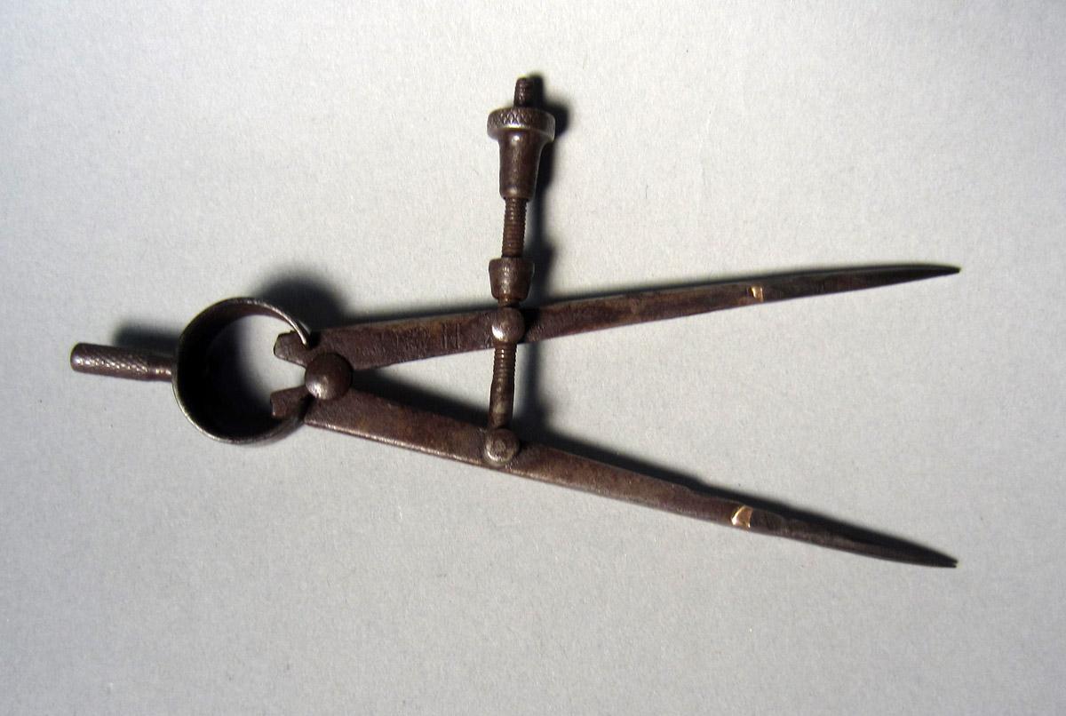 1986.0050.377 Compass, View 2