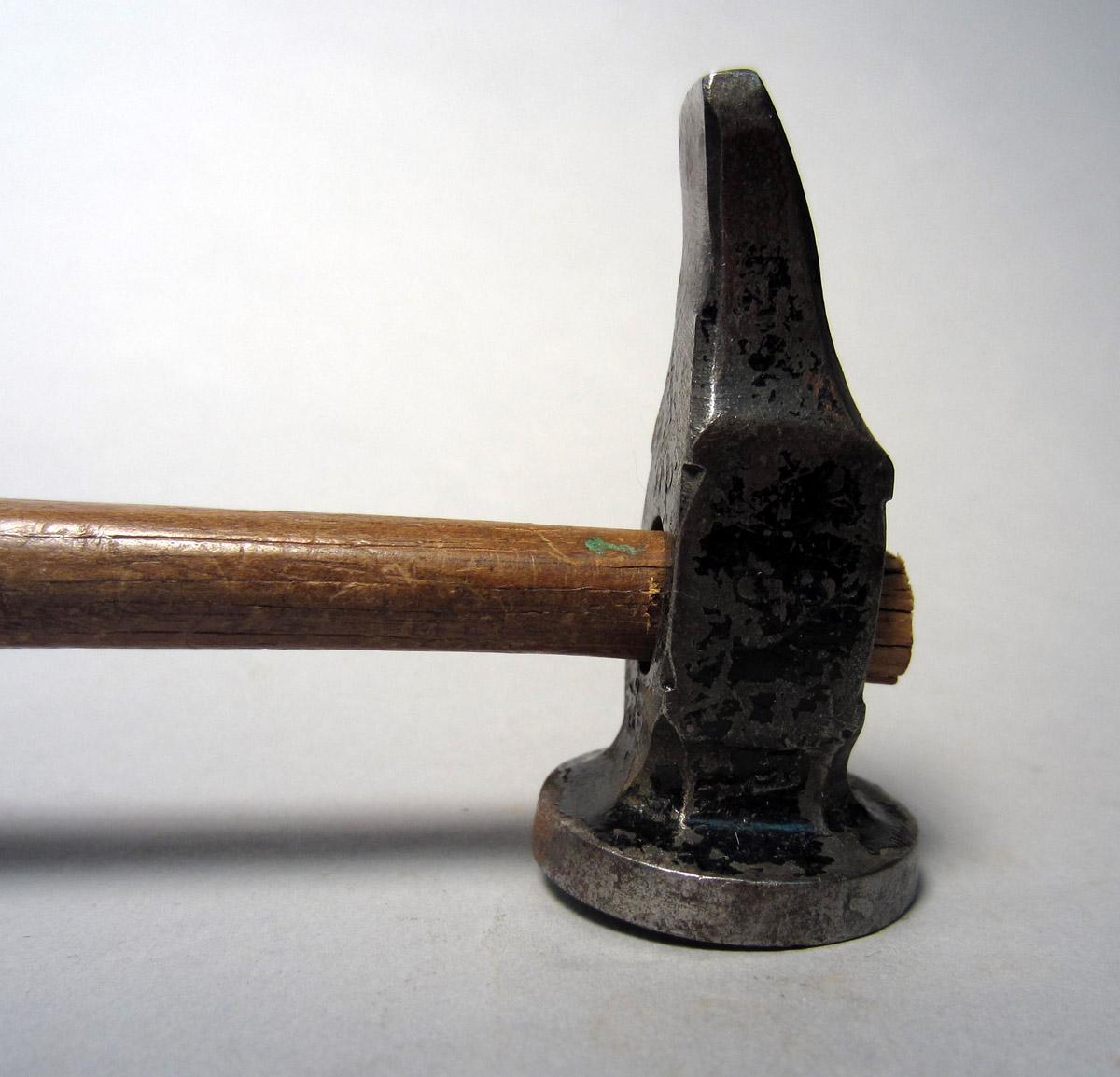 1986.0050.383 Hammer, Detail