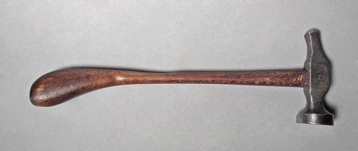 1986.0050.169, Chasing hammer, side 1