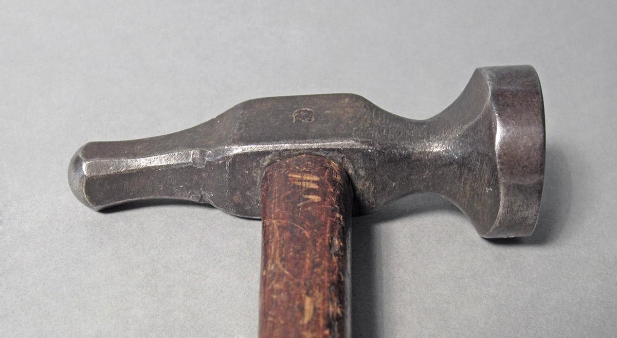 1986.0050.169, Chasing hammer, head bottom