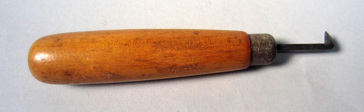 1986.0050.393 Scraper, Handle