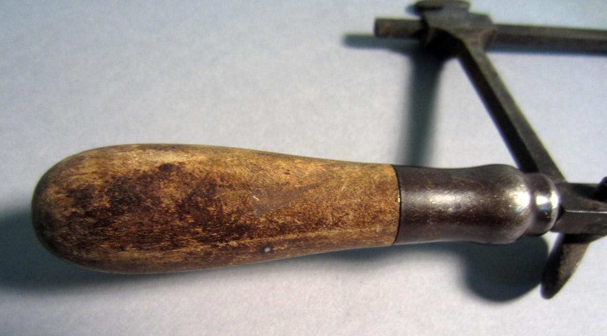 1986.0050.407 Saw, Handle