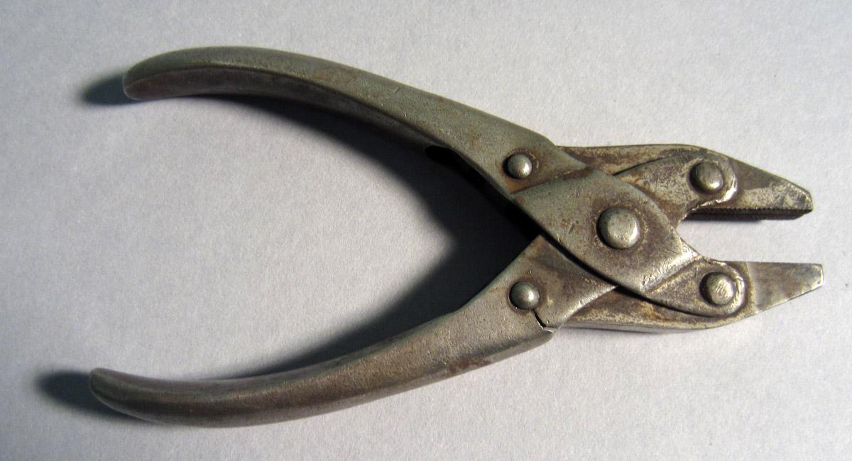 1986.0050.408 Pliers, View 1