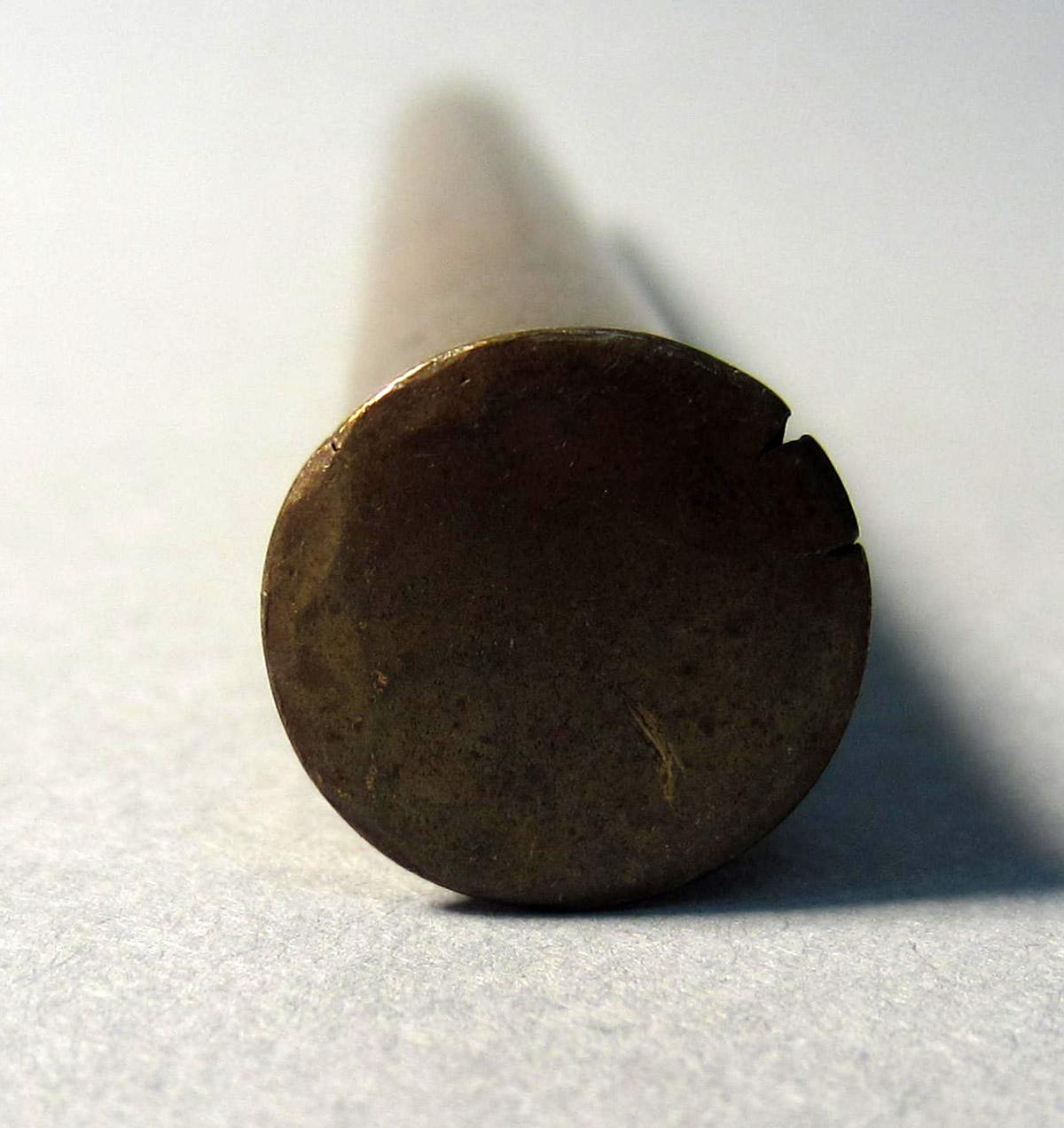 1986.0050.254 Stake, Head