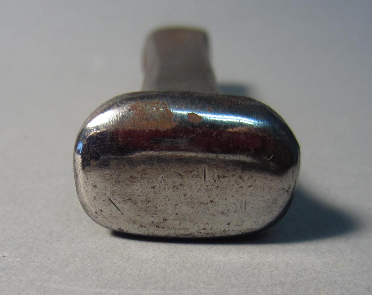 1986.0050.261 Stake, Head