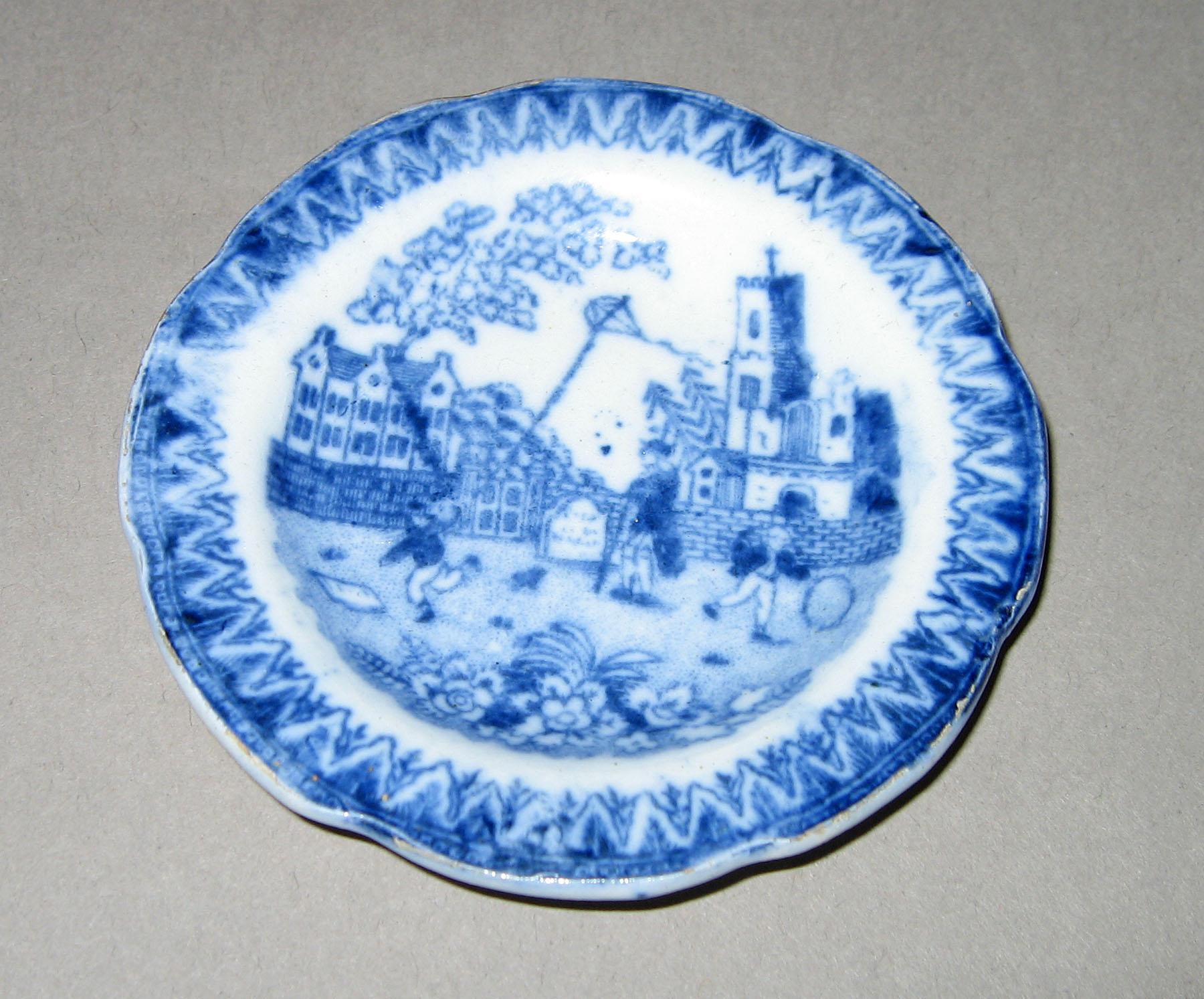 1959.1017.028 Kite flying pattern mini plate