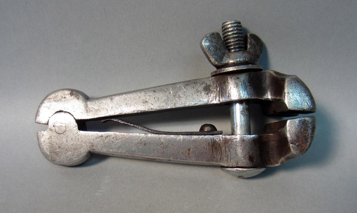 1986.0050.263 Hand vise, View 1
