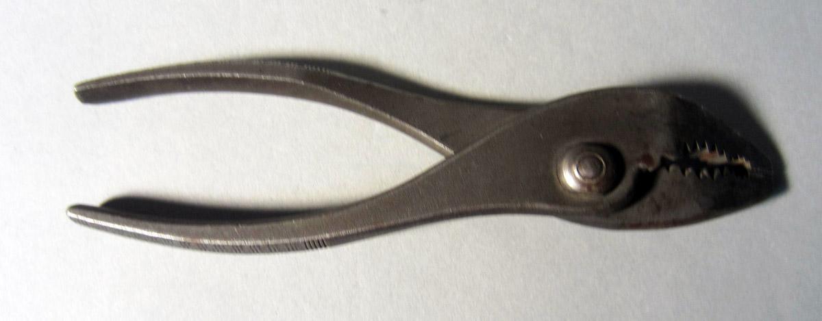 1986.0050.282 Pliers, View 2