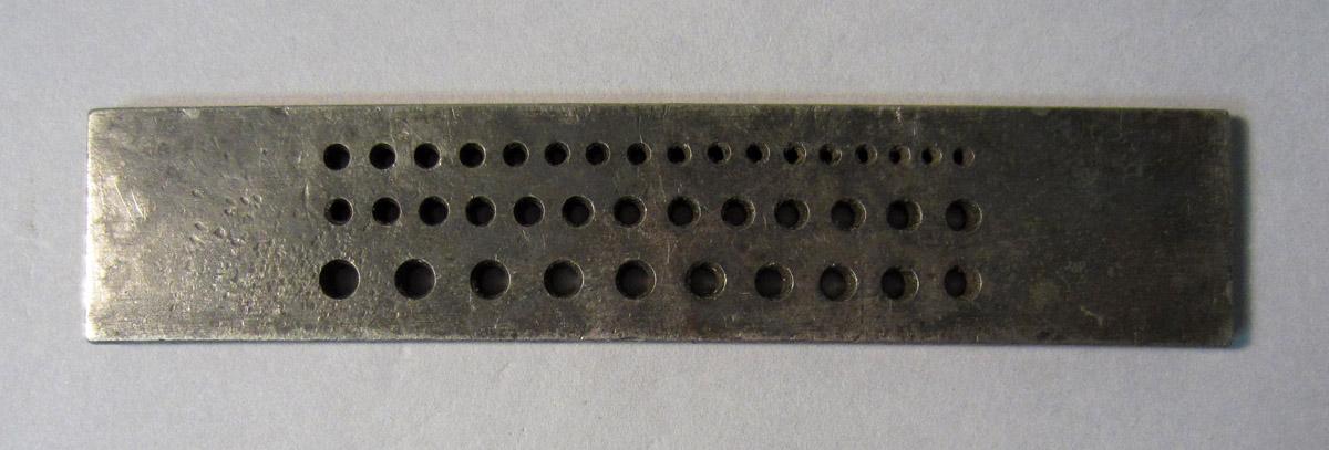 1986.0050.292 Draw plate, View underside