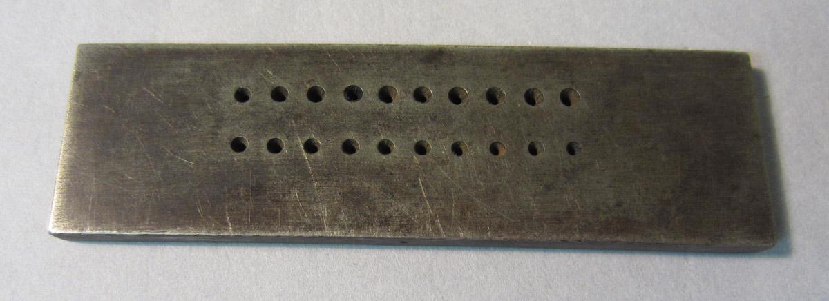 1986.0050.302 Draw plate, Underside