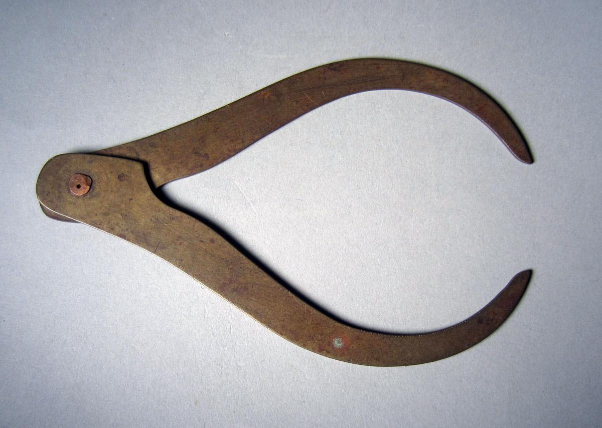 1986.0050.324 Calipers, View 2