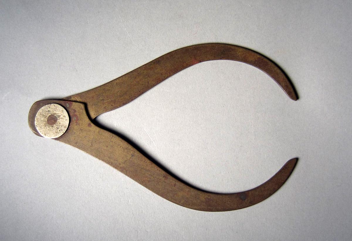 1986.0050.324 Calipers, Detail