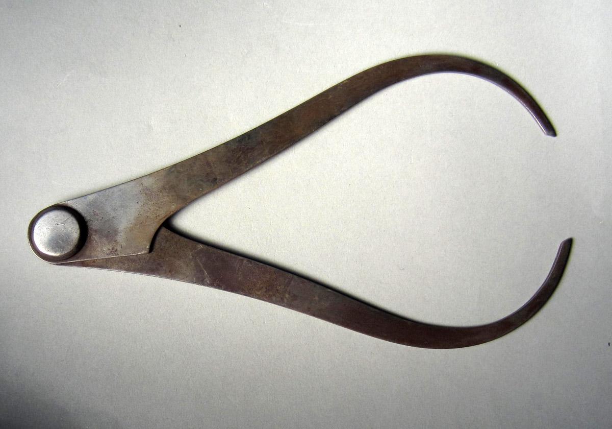 1986.0050.325 Calipers, View 1