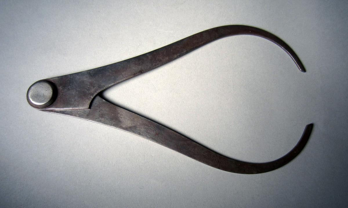 1986.0050.325 Calipers, View 3