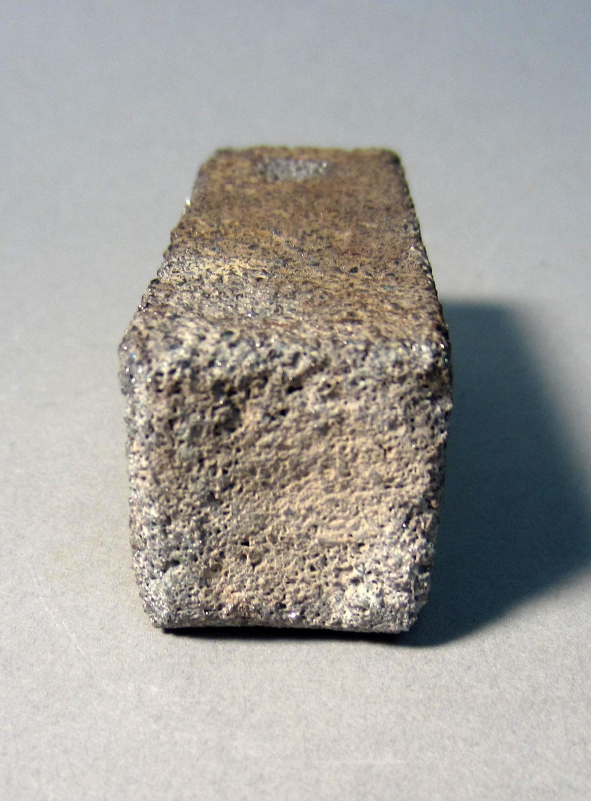 1986.0050.343 Stone, Side