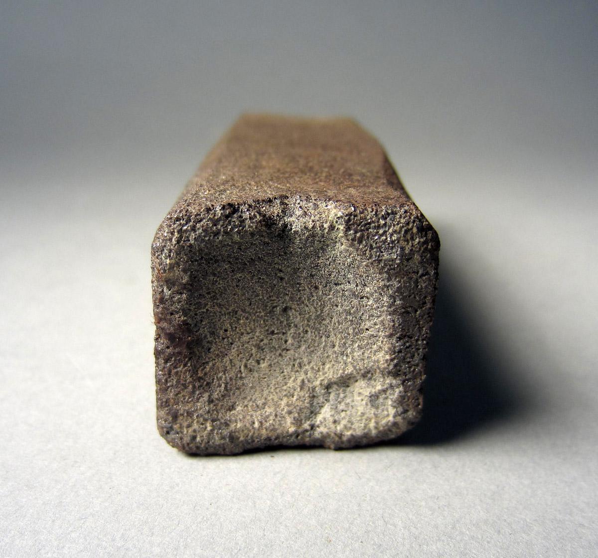 1986.0050.344 Stone, Side