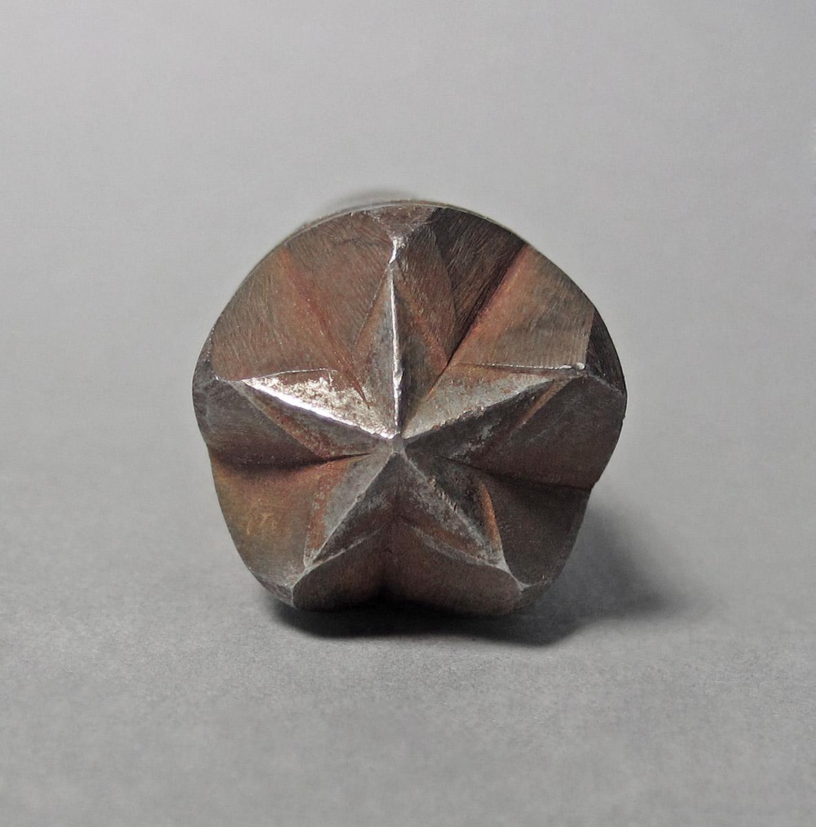 1986.0050.187, Punch, tip