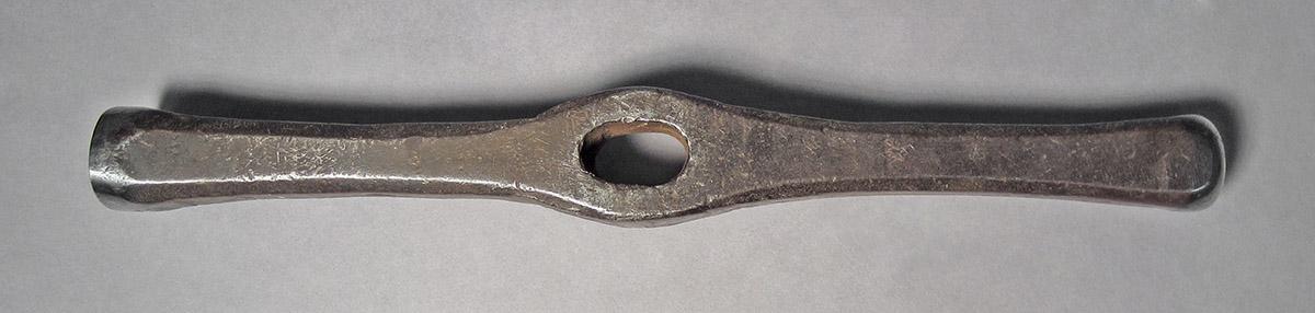 1986.0050.201, Forming hammer, side 2
