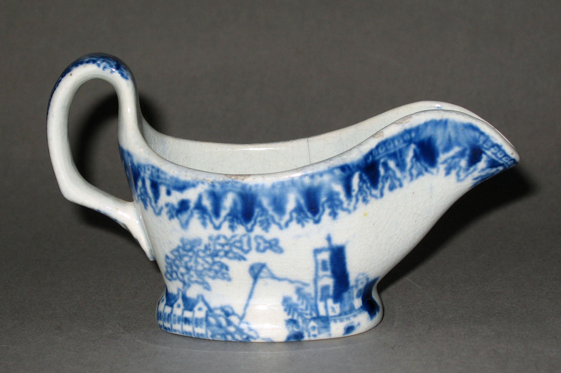 1959.1017.041 Earthenware sauce boat