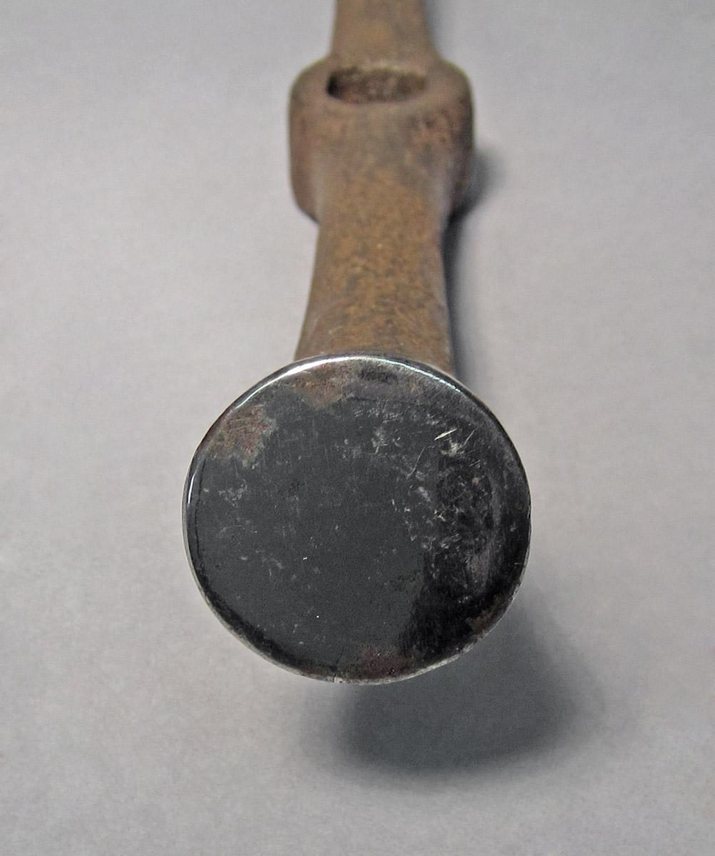 1986.0050.203, Forming hammer, end 1