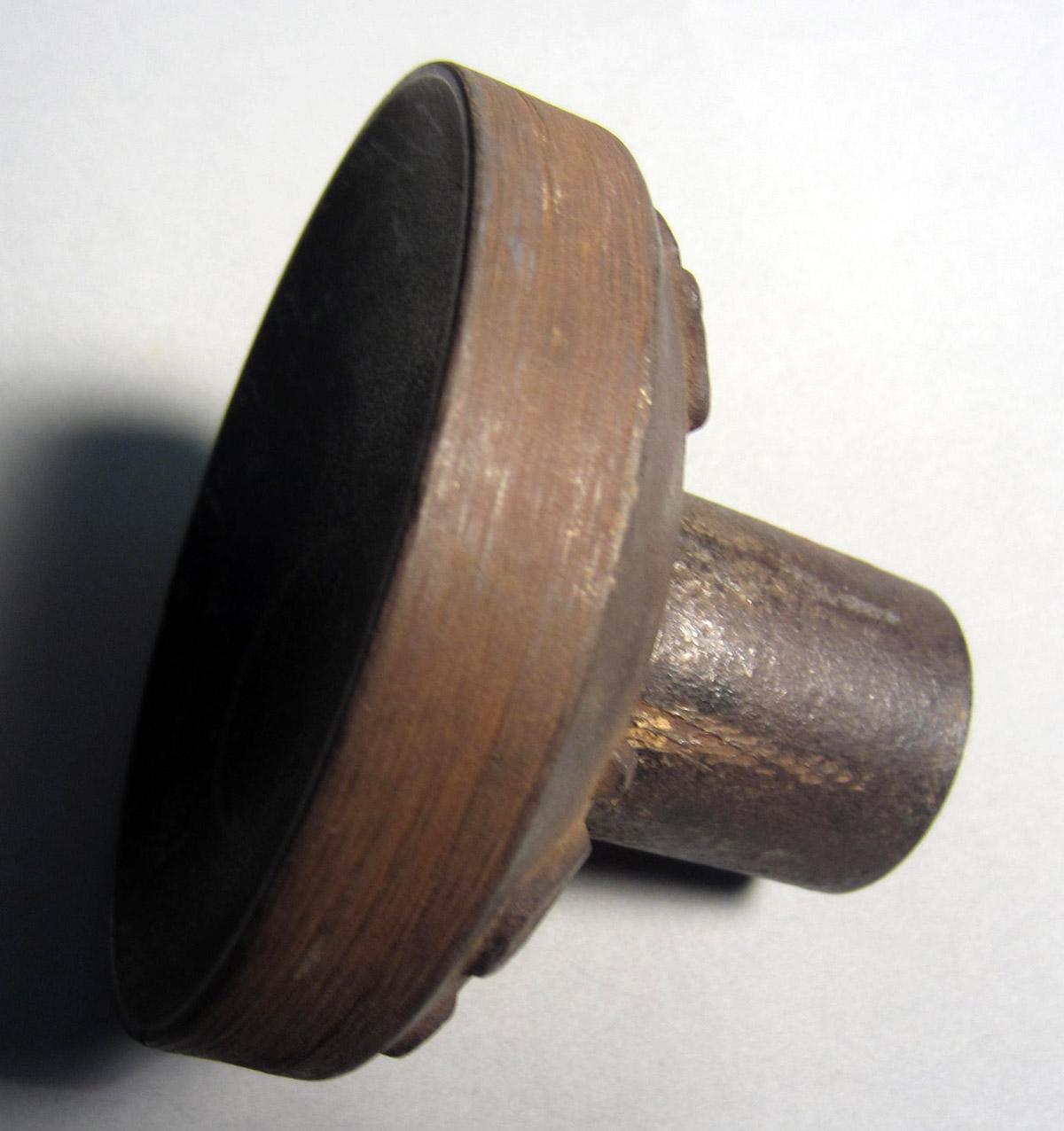 1986.0050.087 Grinding shell, Side 2