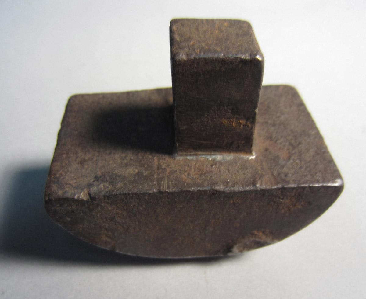 1986.0050.092 Planishing head, Underside