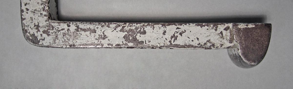 1986.0050.239, Snarling iron, end 2
