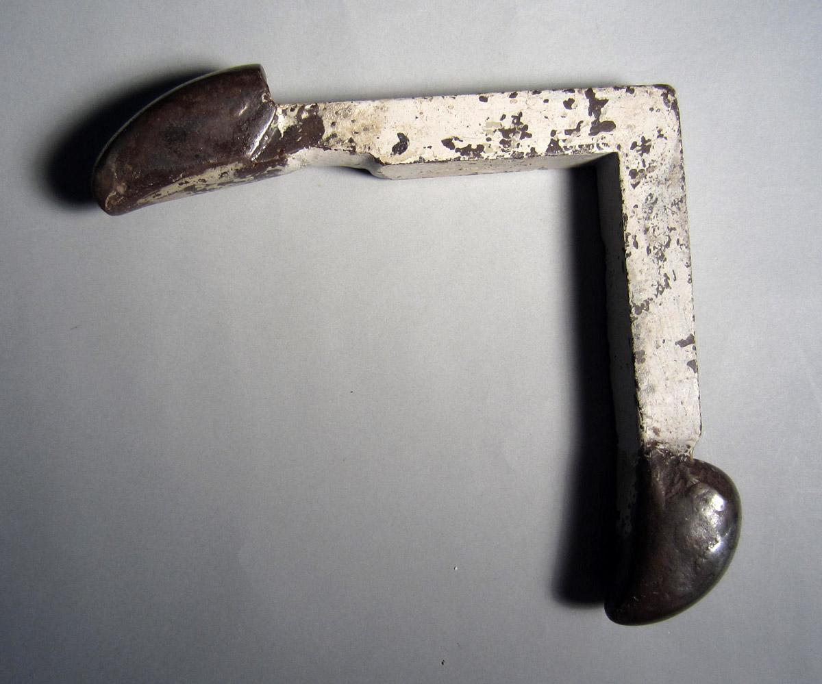1986.0050.099 Snarling iron, View 1