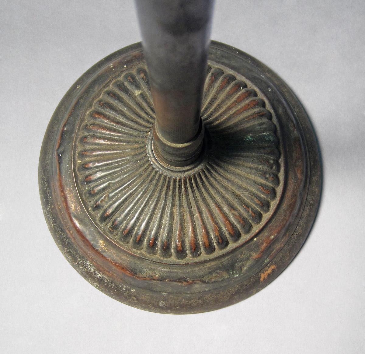1986.0050.103, Stand, base top