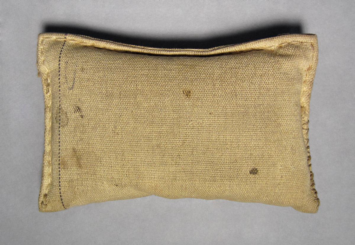 1986.0050.104, Sand bag, side 2