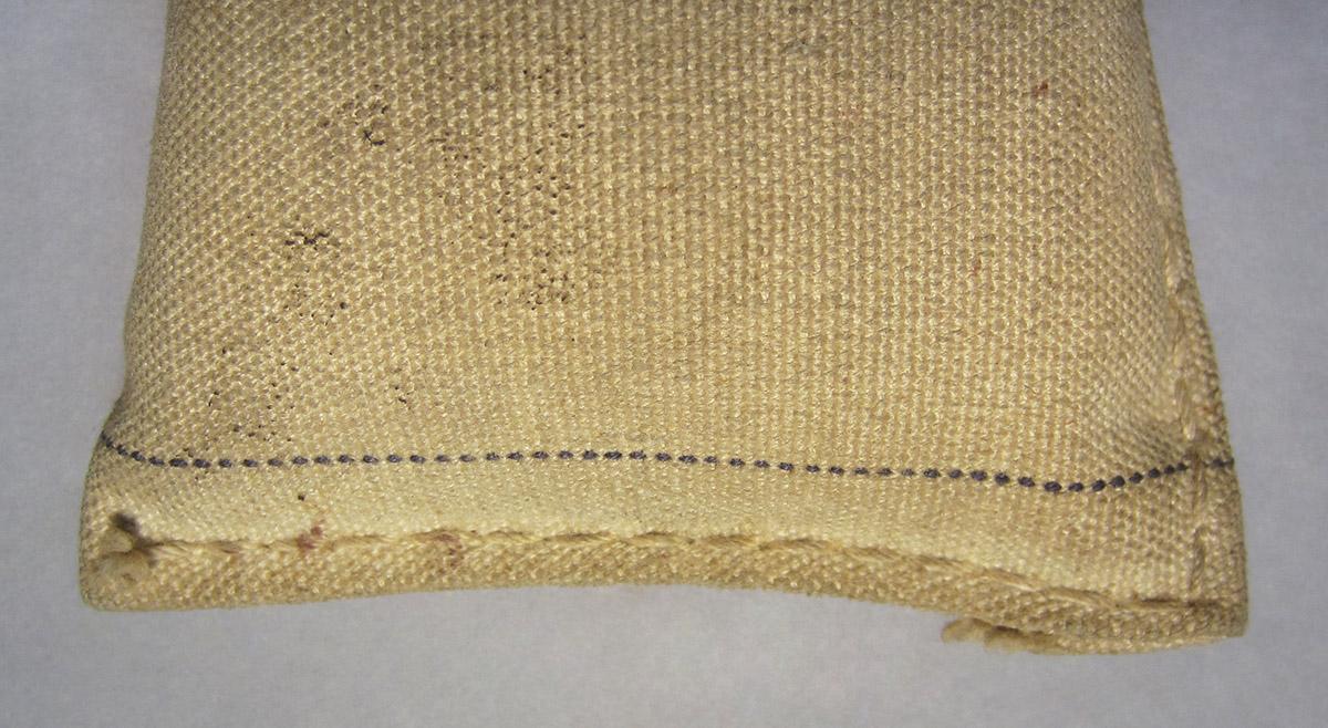 1986.0050.104, Sand bag, fabric detail