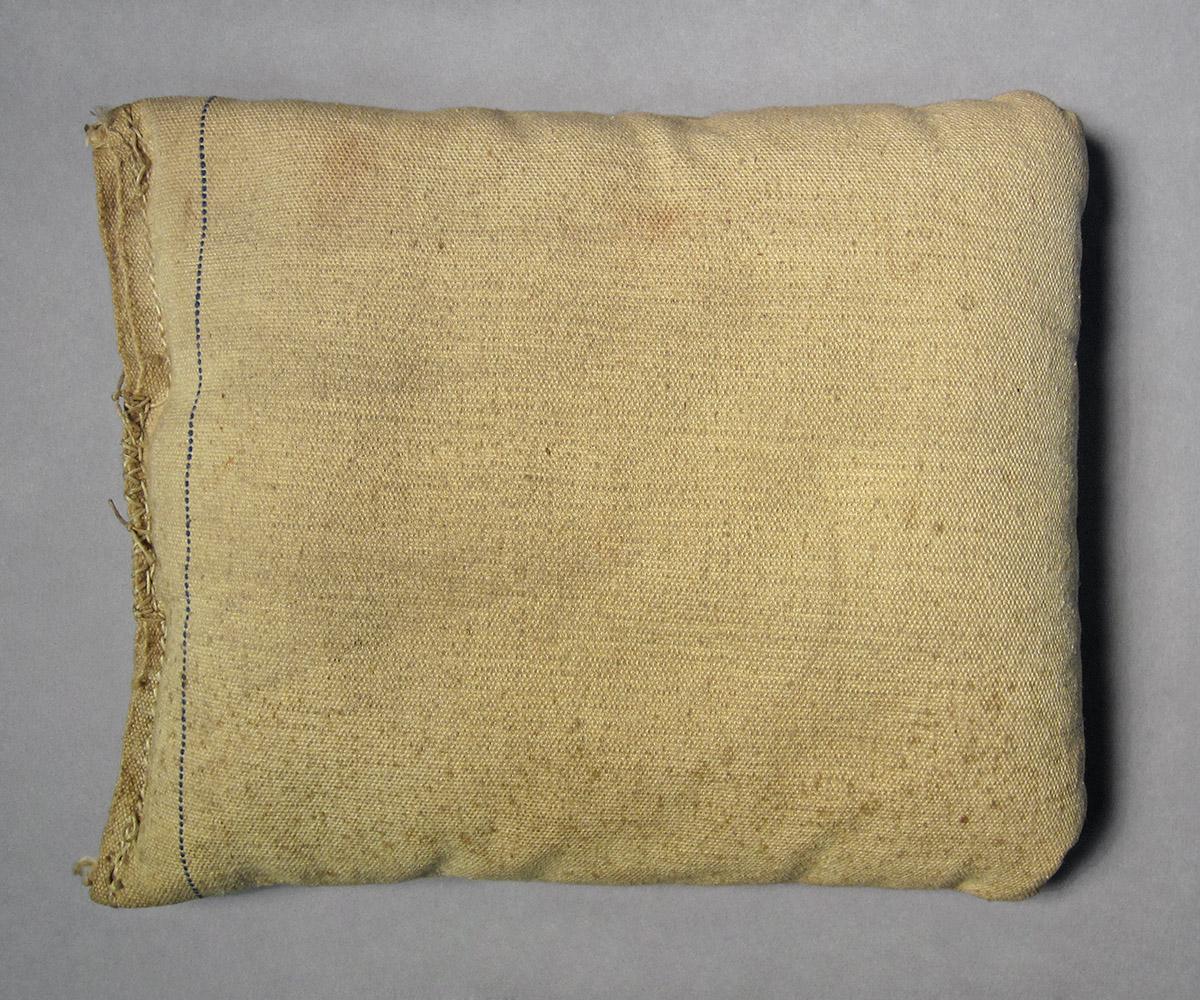 1986.0050.105, Sand bag, side 2