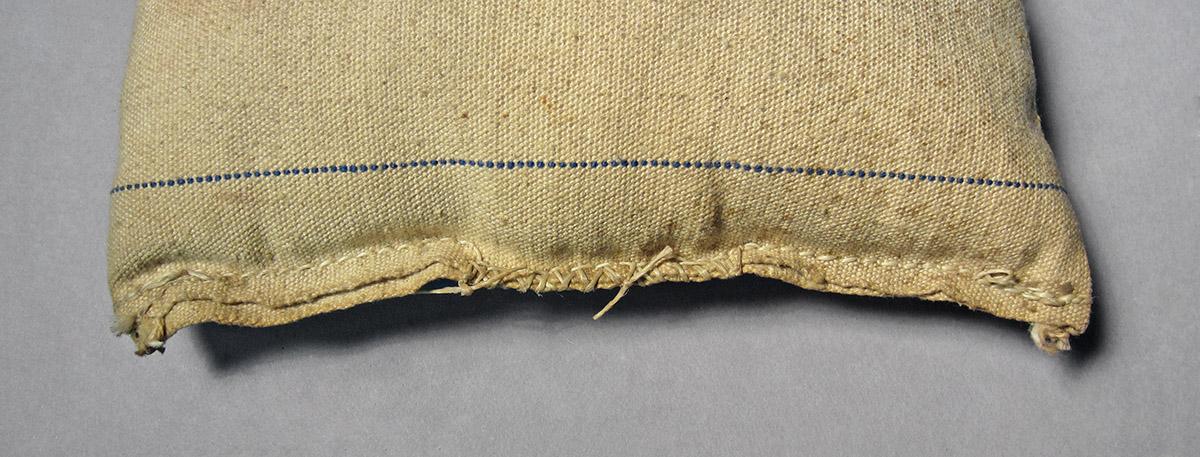1986.0050.105, Sand bag, stitch 1