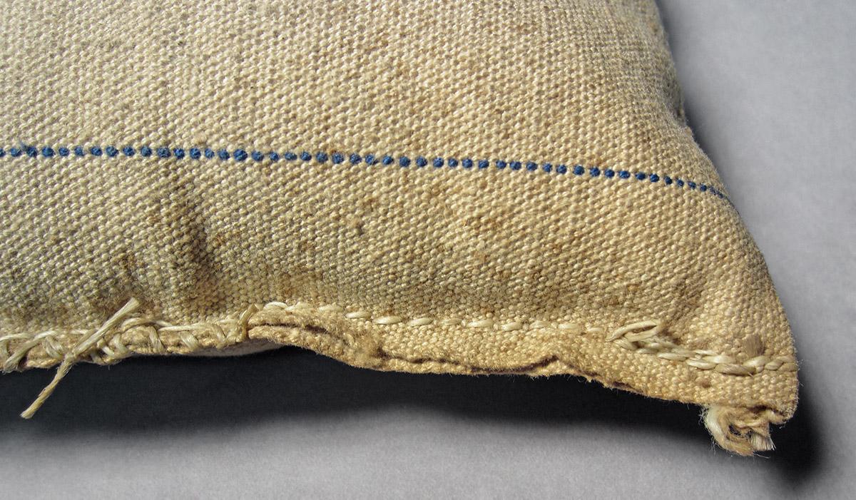 1986.0050.105, Sand bag, stitch detail 2