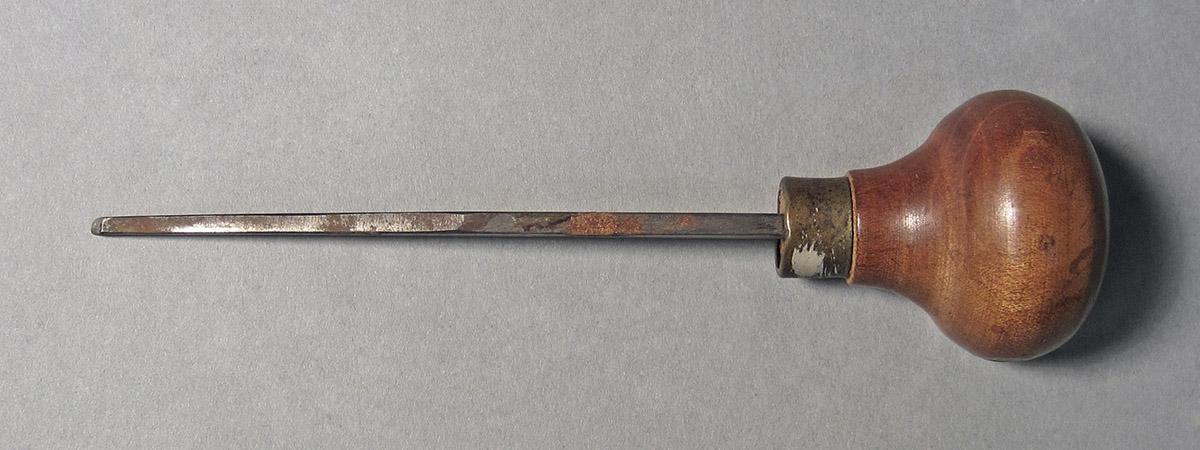1986.0050.164, Graver, side 1