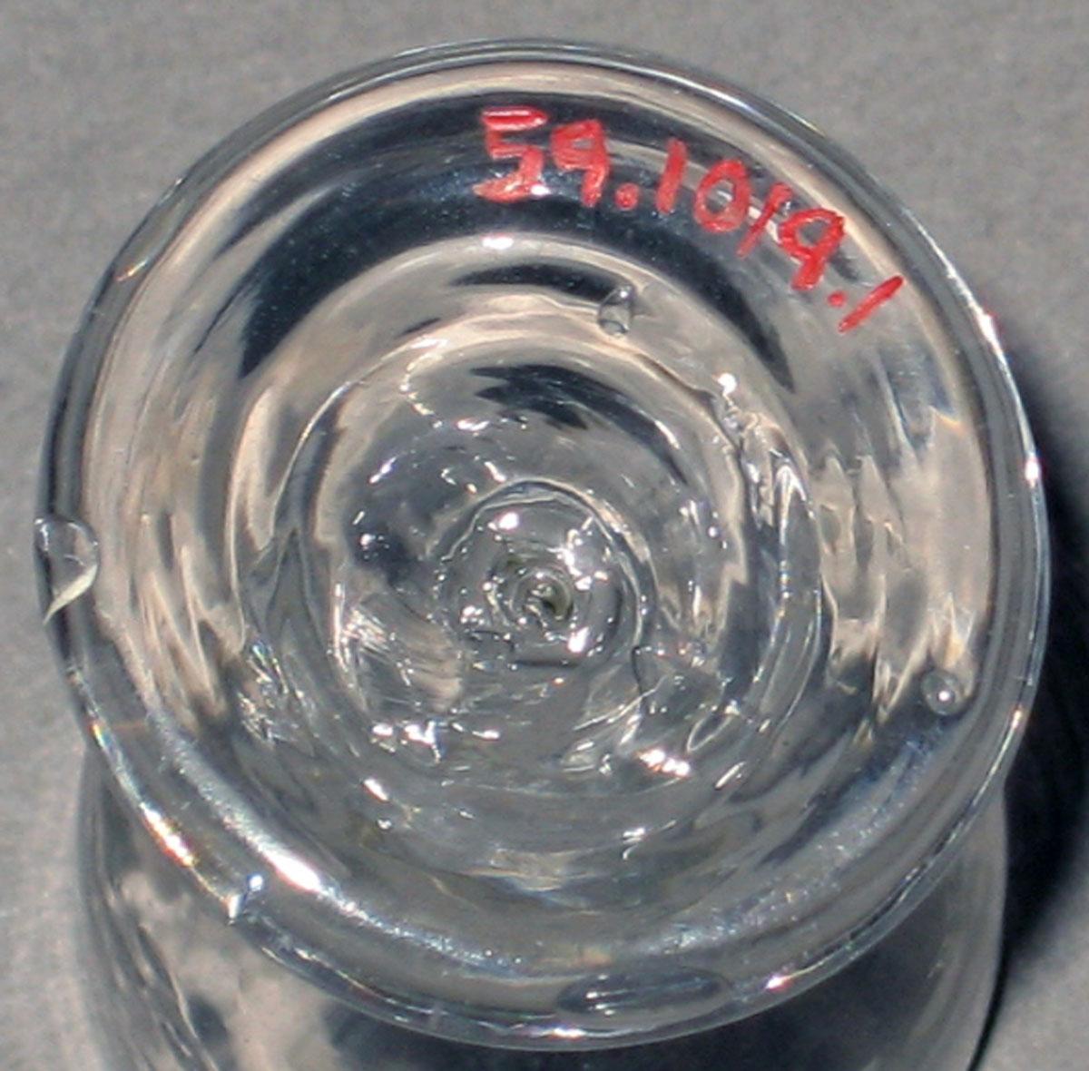 1959.1019.001 Glass wineglass (underside)