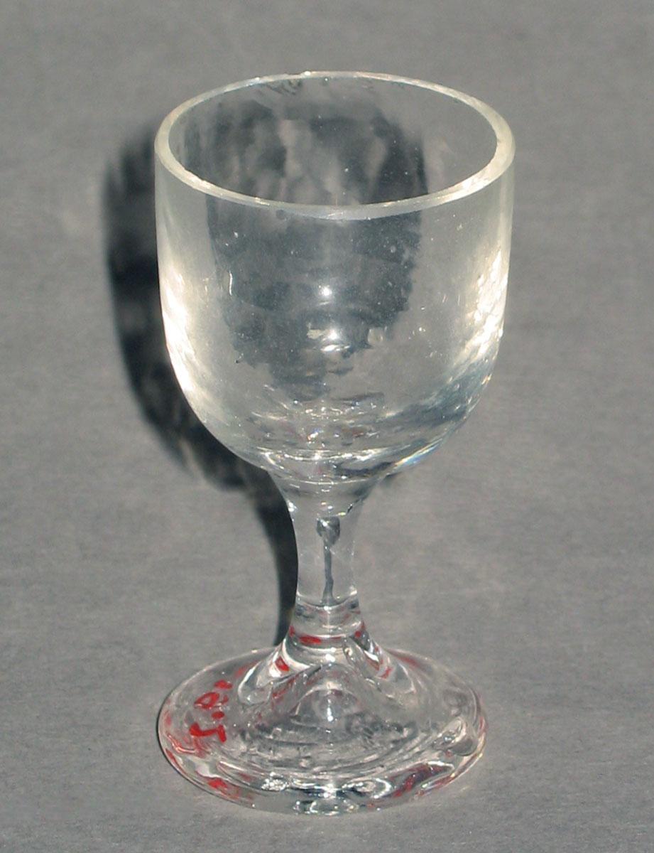 1959.1019.002 Glass wineglass