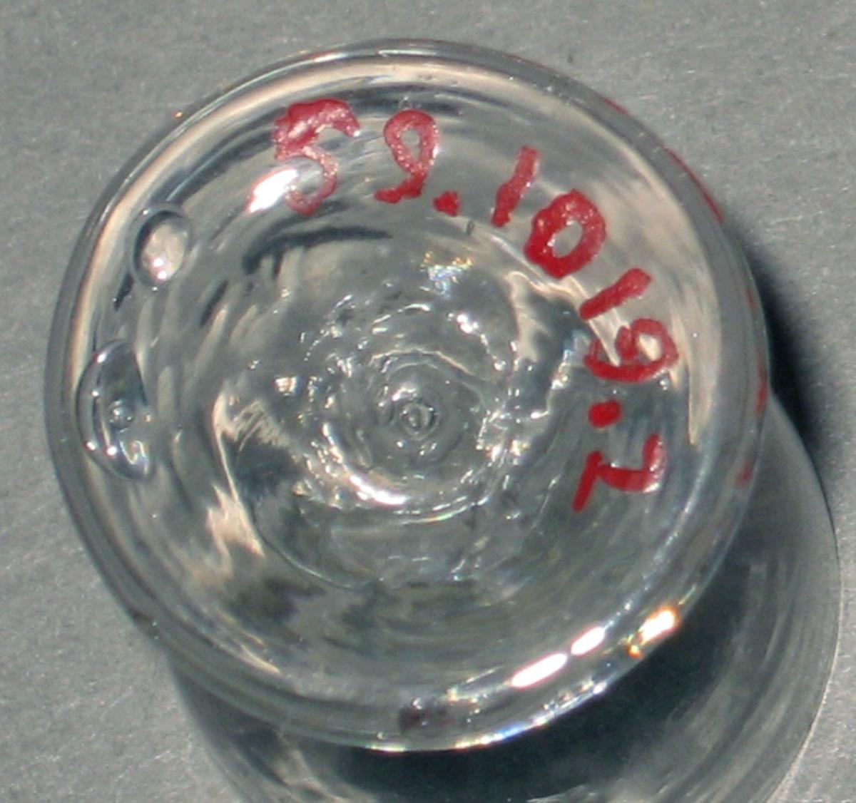 1959.1019.002 Glass wineglass (underside)
