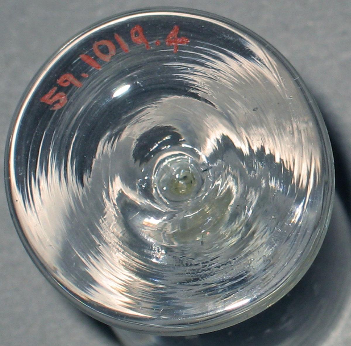 1959.1019.004 Glass wineglass (underside)