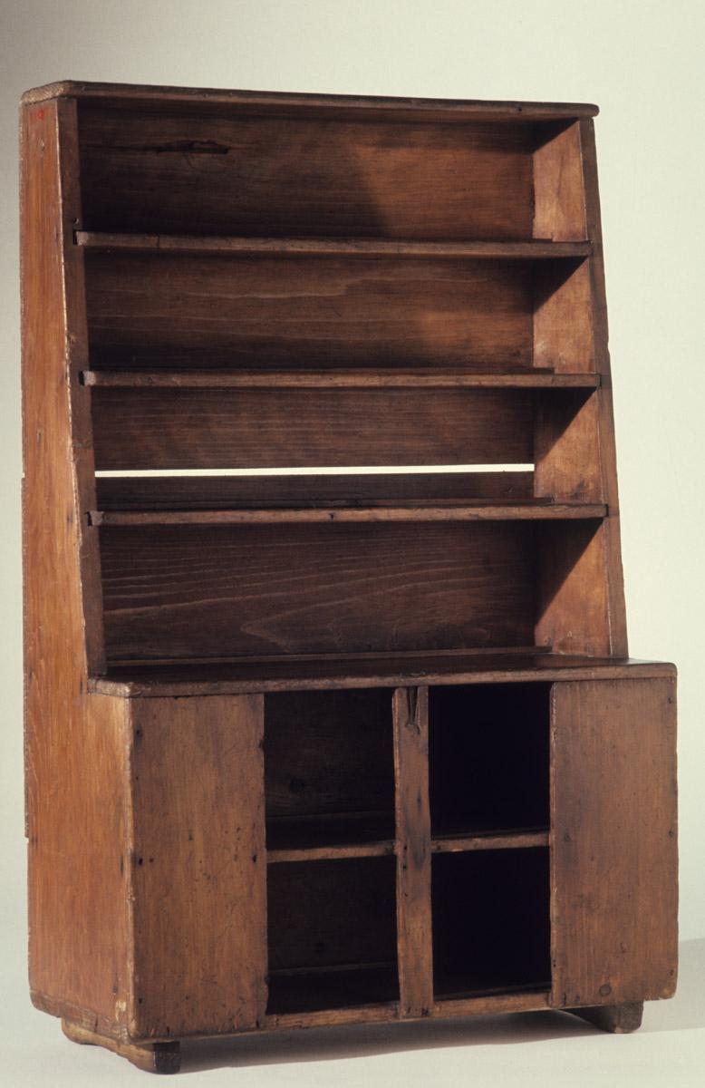 1959.1033 Dresser