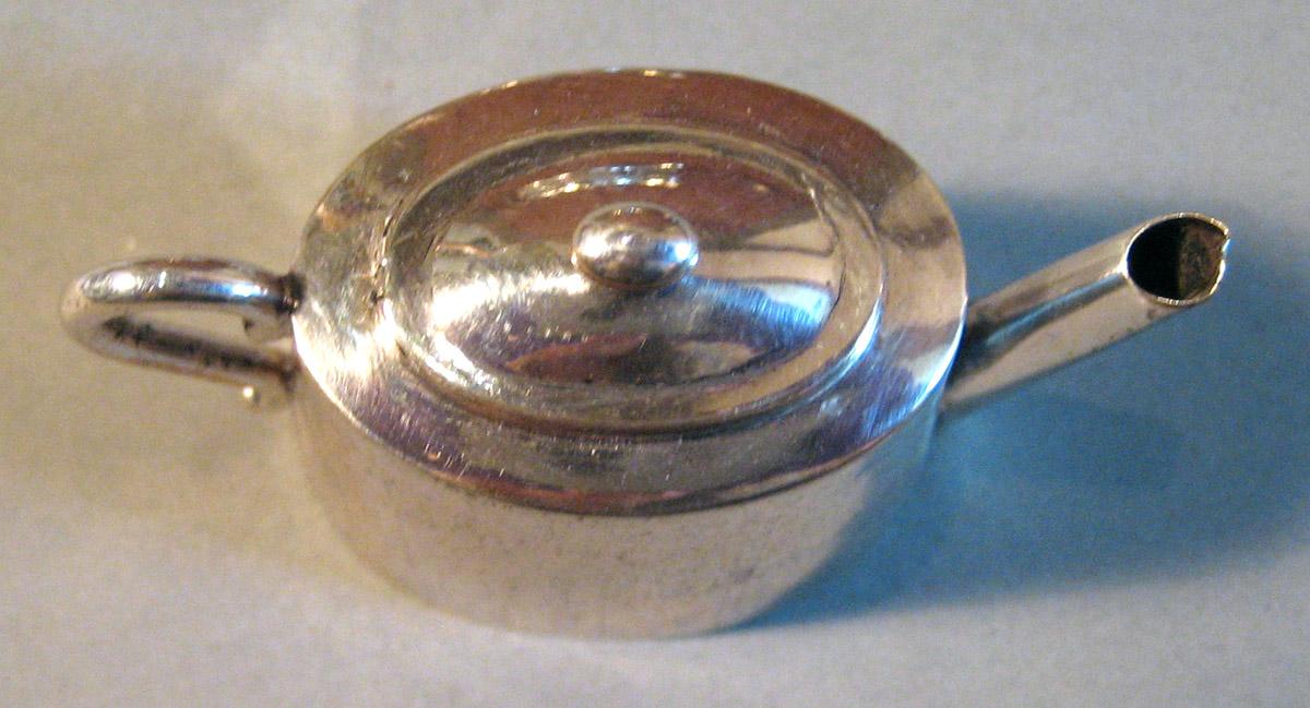 1959.1035 Silver Teapot top view