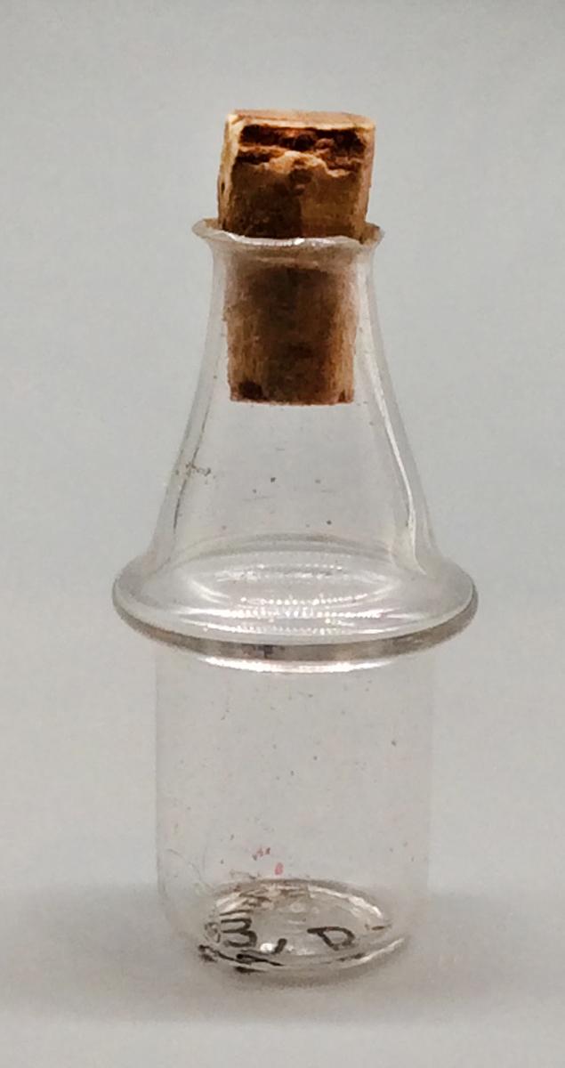 1959.1039 B Bottle, view 1