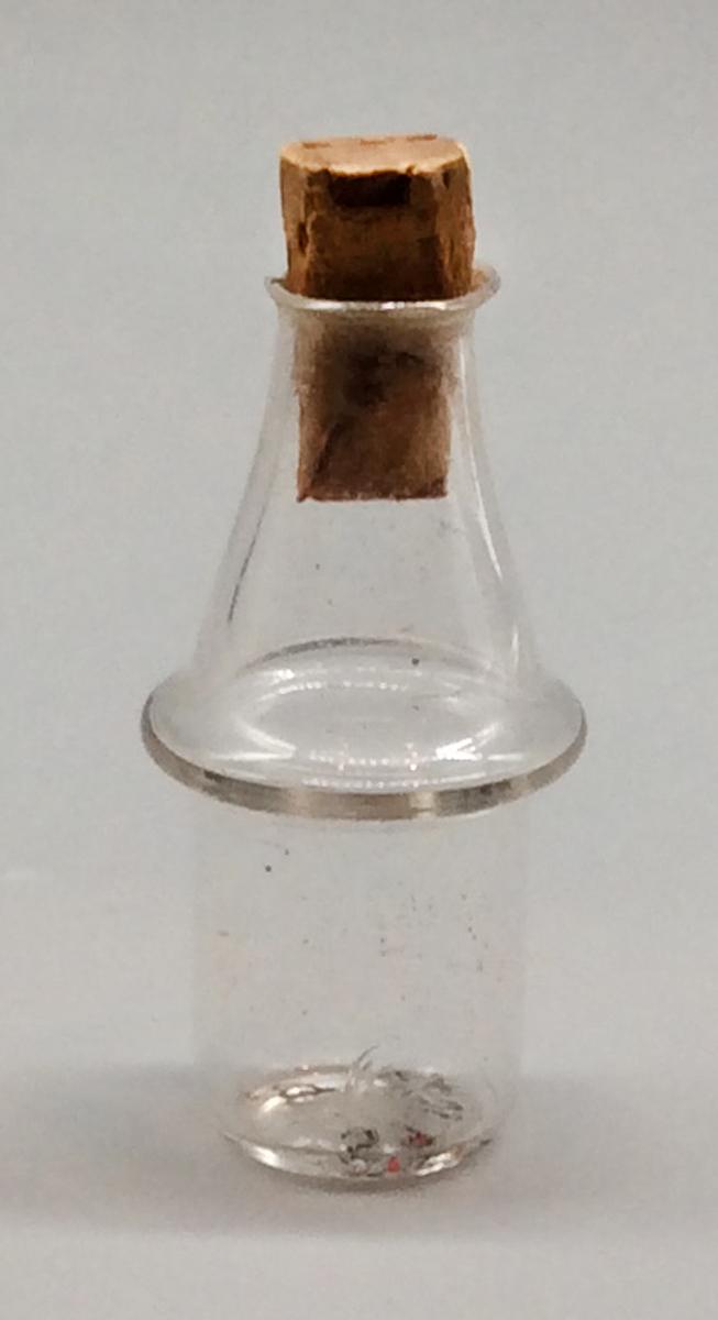 1959.1039 B Bottle, view 2
