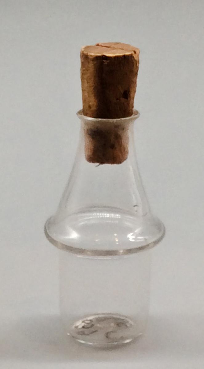 1959.1039 C Bottle, view 1
