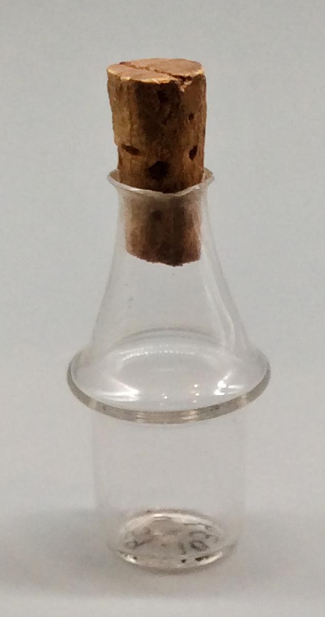 1959.1039 C Bottle, view 2