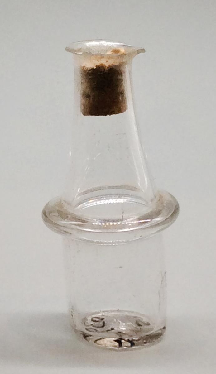 1959.1039 D Bottle, view 2