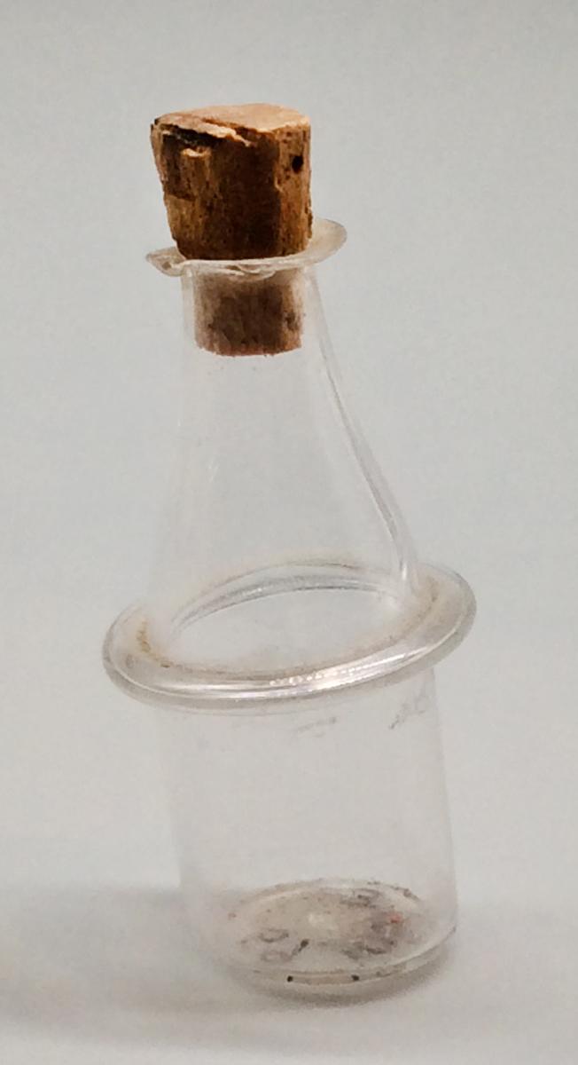 1959.1039 E Bottle, view 1