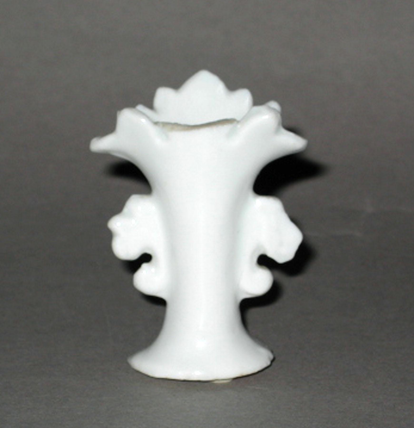 1959.1048 Miniature porcelain vase