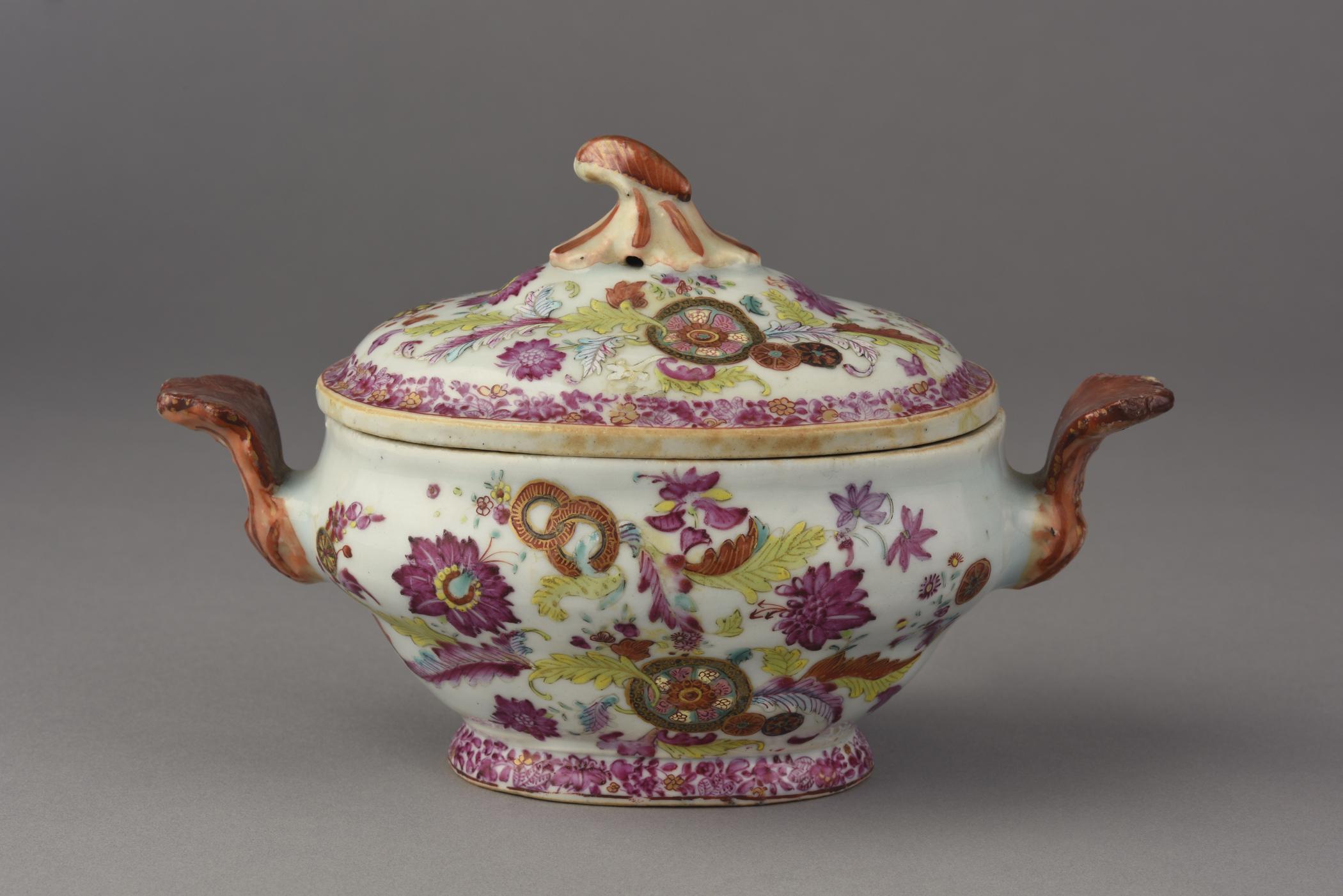 2015.0007.001 A, B Tureen, view 1